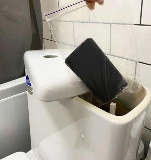 Husbands Secret Phone Found Toilet